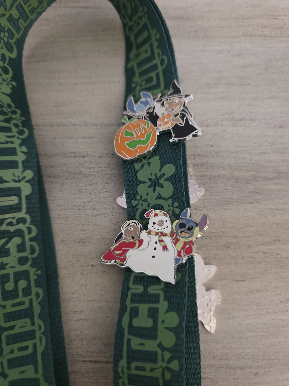 Disney Lilo & Stitch Green Character Lanyard With Pins